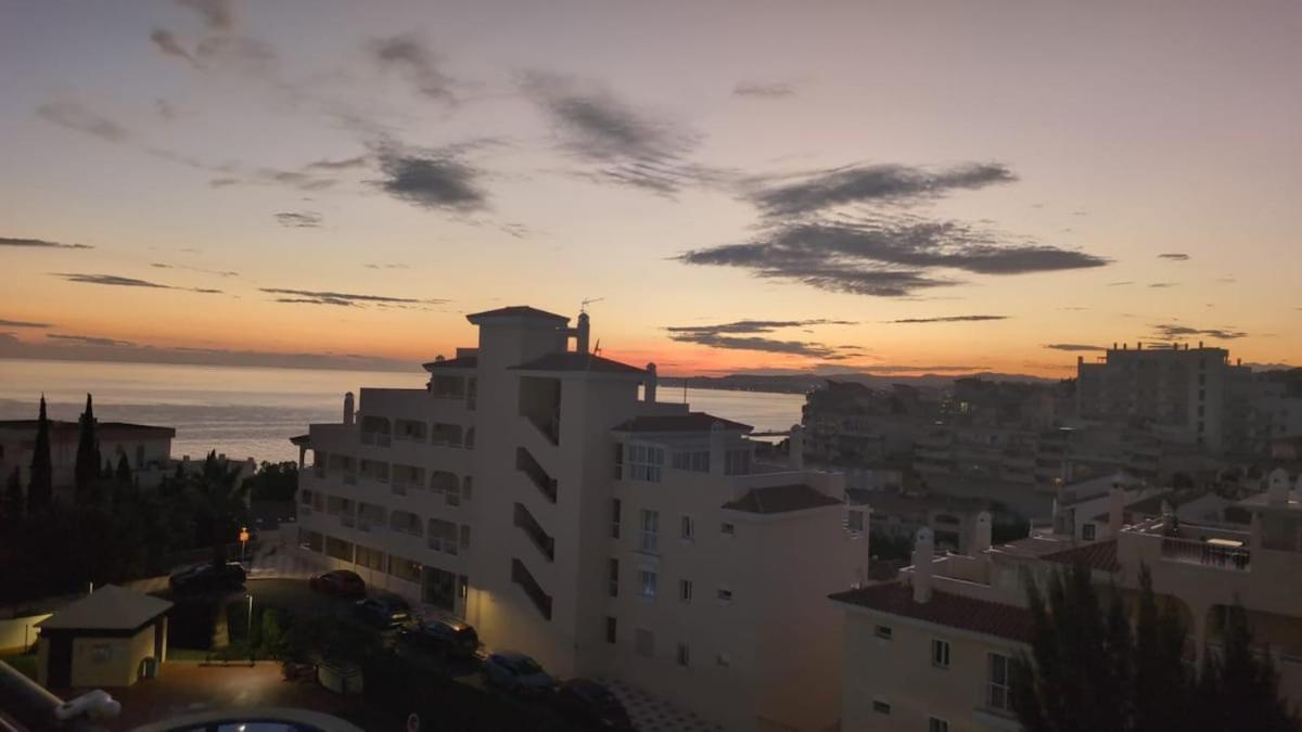 Apartment Sunset Views 2br High Floor Gem