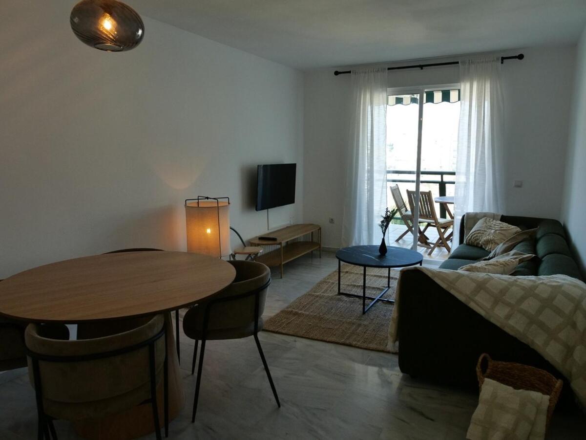 Sunset Views 2br High Floor Gem Apartment *